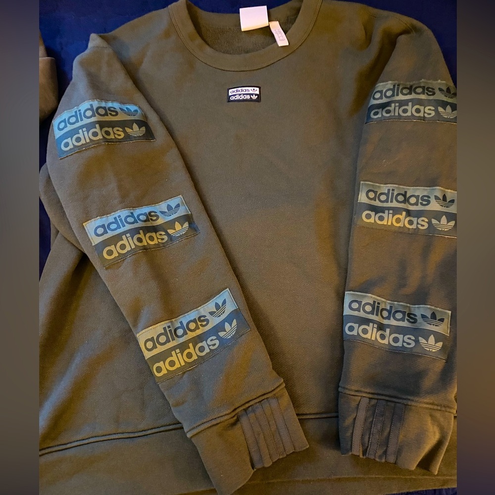 Men’s Adidas crew neck sweatshirt